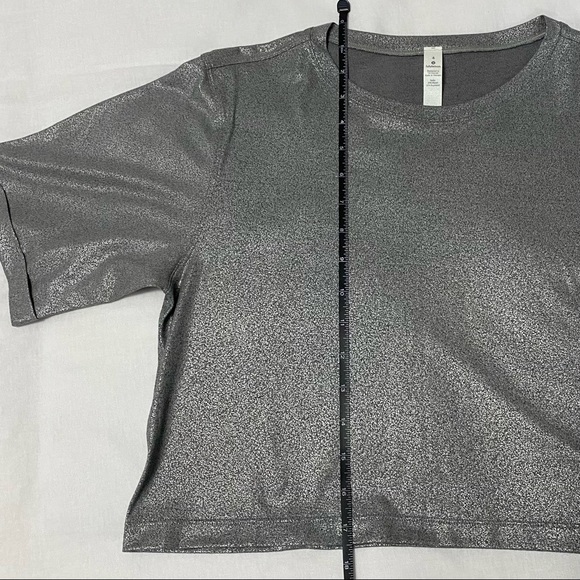 Lululemon SoulCycle To The Beat crop tee NWT LIMITED EDITION Size 4 Metal Gray - Picture 10 of 15